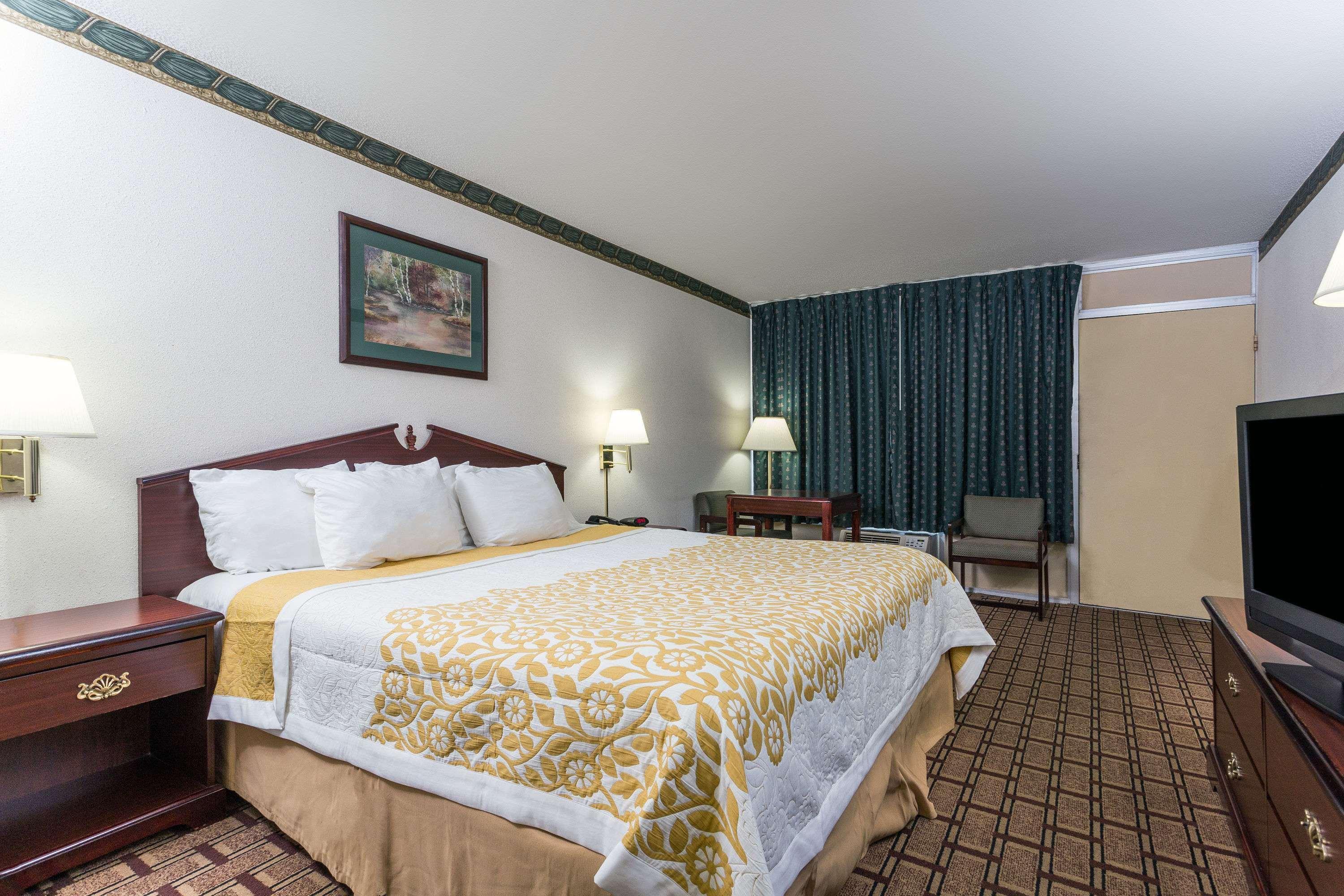 Days Inn By Wyndham Диксон Экстерьер фото